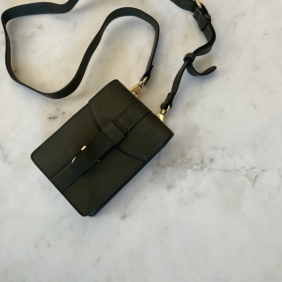 Clarks Crossbody - Picture 2 of 8